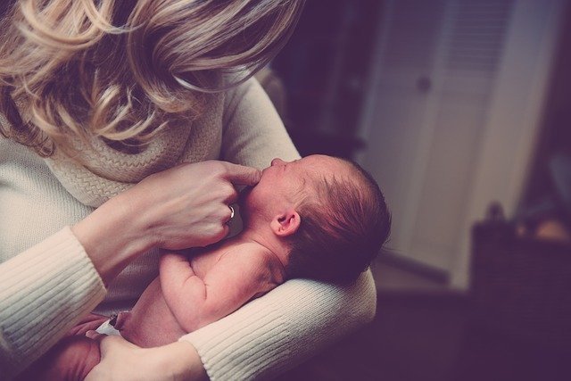 How to find the best bedside crib - For Your Little One