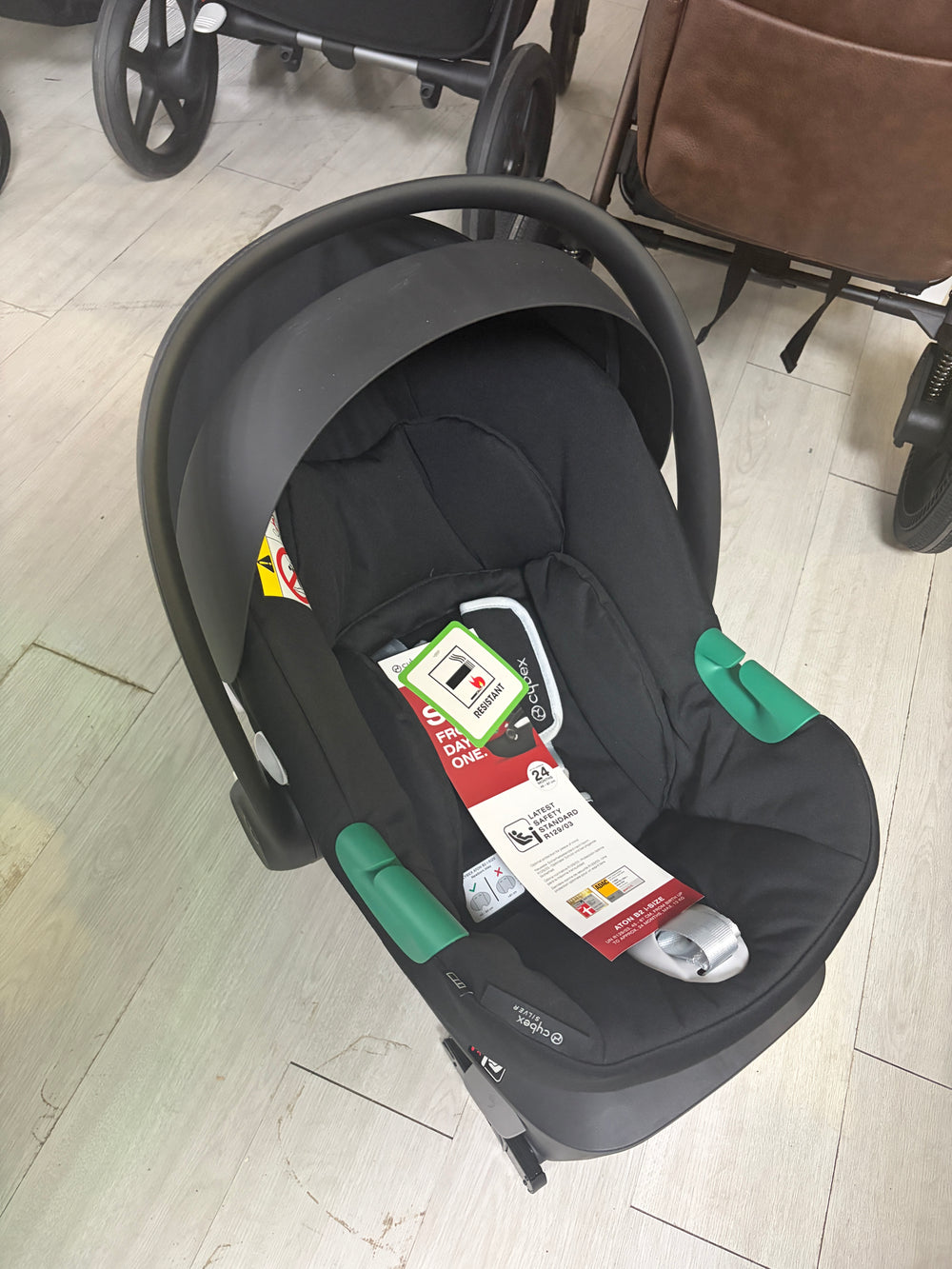 Cybex Aton B2 i-size Car Seat And Isofix Base - Clearance
