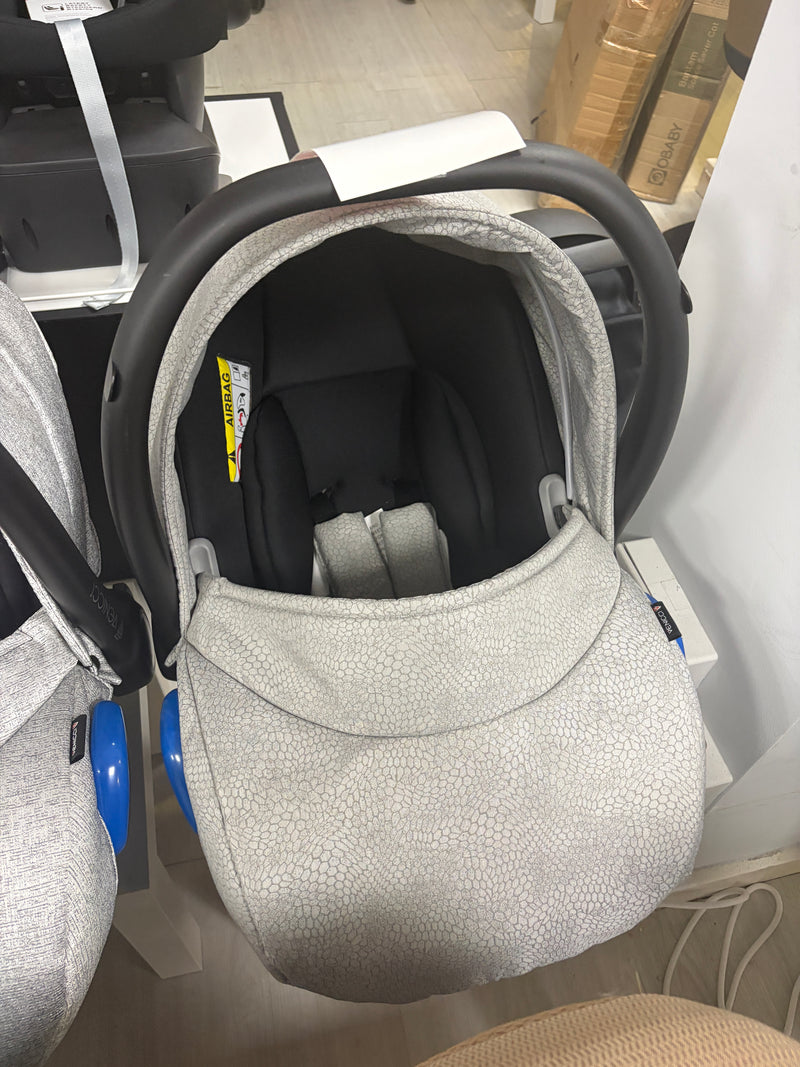 Venicci Newborn Car Seat - Silver Print Clearance