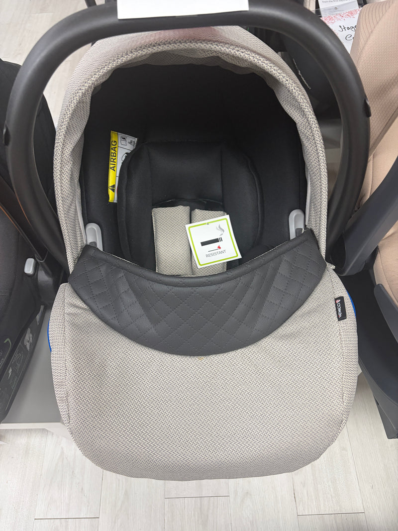 Venicci Newborn Car Seat - Beige / Black Clearance