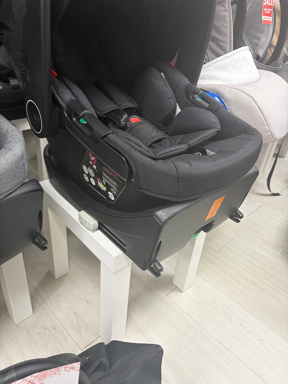 For Your Little One Lite Newborn Car Seat And Isofix Base I-Size - Black Clearance