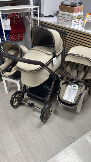 4-in-1 stroller bundle with two beige seats and dark chassis